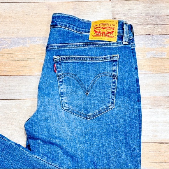 LEVI’S – Distressed boyfriend jeans | Classic relaxed denim * - Picture 7 of 11